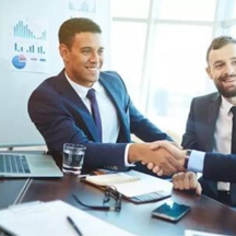 金蝶軟件不僅管客戶(hù)，還提供金蝶在線(xiàn)會(huì)計(jì)、金蝶kis云專(zhuān)業(yè)版、金蝶進(jìn)銷(xiāo)存軟件、金蝶在線(xiàn)進(jìn)銷(xiāo)存、金蝶精斗云、財(cái)務(wù)軟件、金蝶云星辰、倉(cāng)庫(kù)管理軟件、金蝶網(wǎng)頁(yè)版產(chǎn)品服務(wù)。